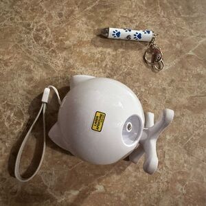 White Cat-Shaped automatic Laser Toy includes hand held laser (needs battery)